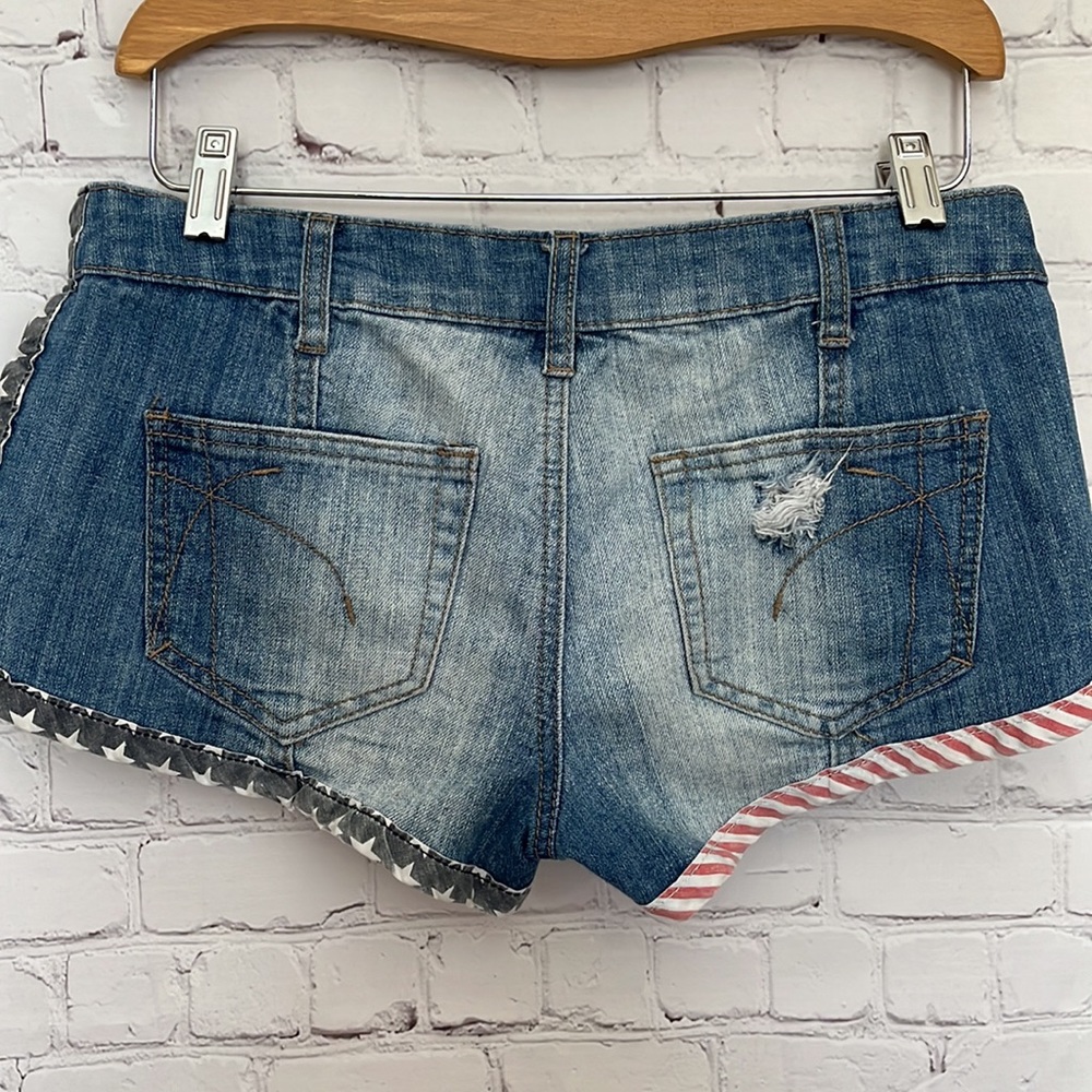 Rue21 | American Flag Jean Shorts | Size 6 - Picture 2 of 4